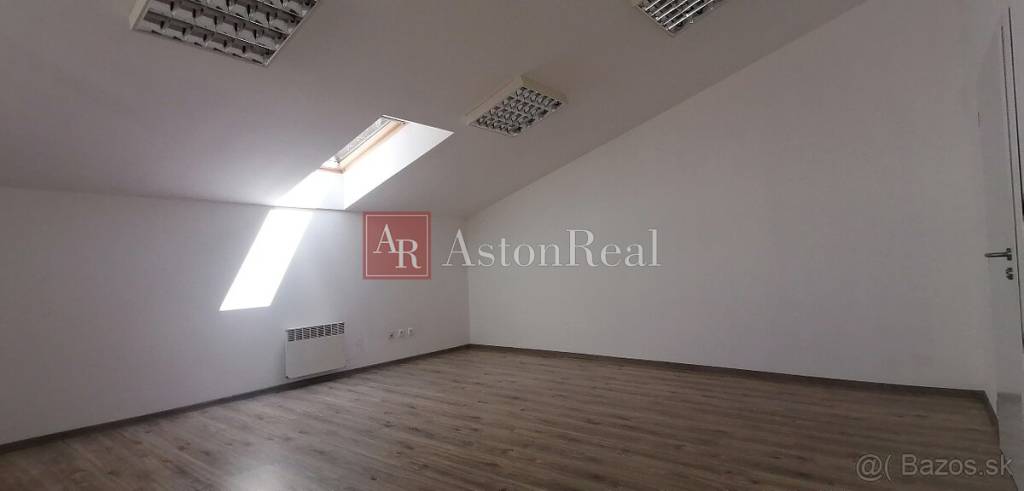 Prenájom: kanceláriu 28 m2, v centre B. Bystrice, Nám. Slobo - 4