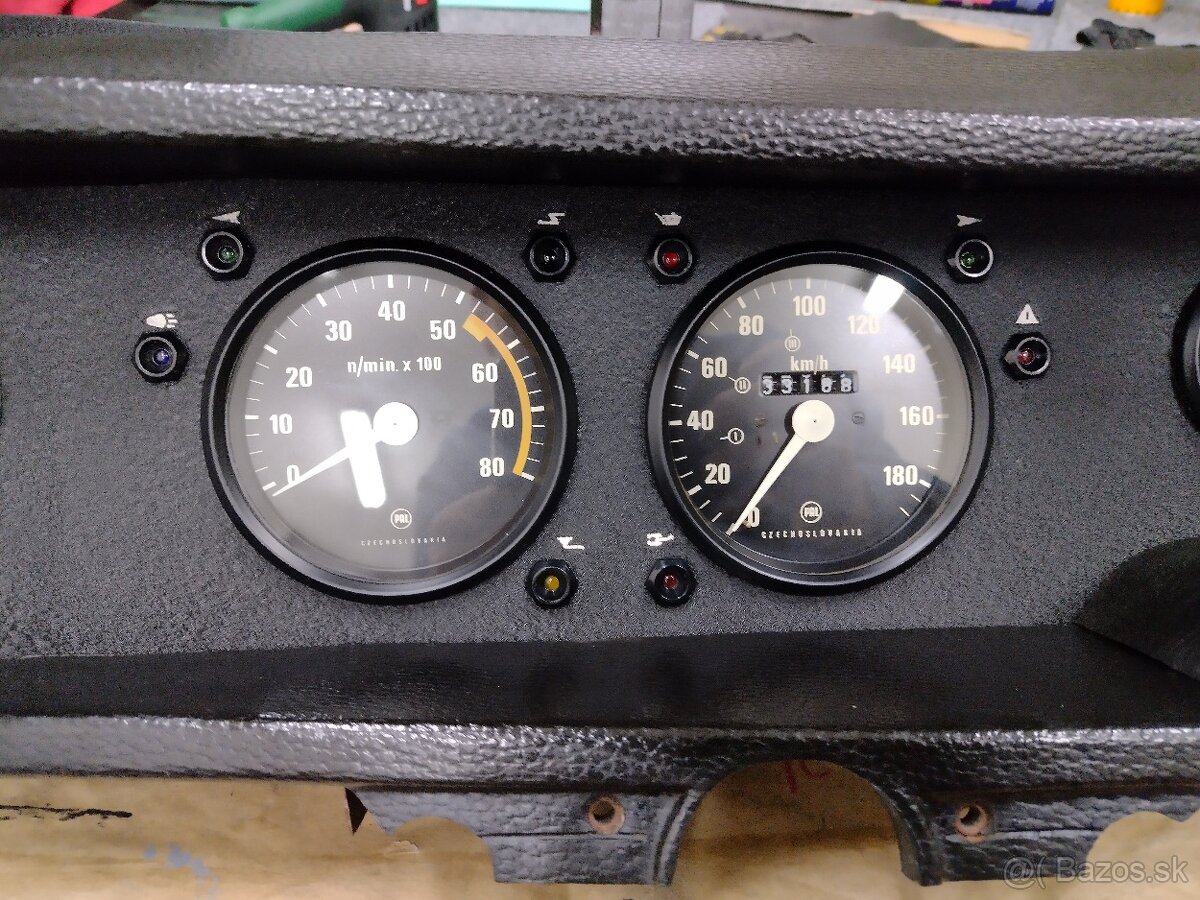 Škoda 110 R - Interiér - 4