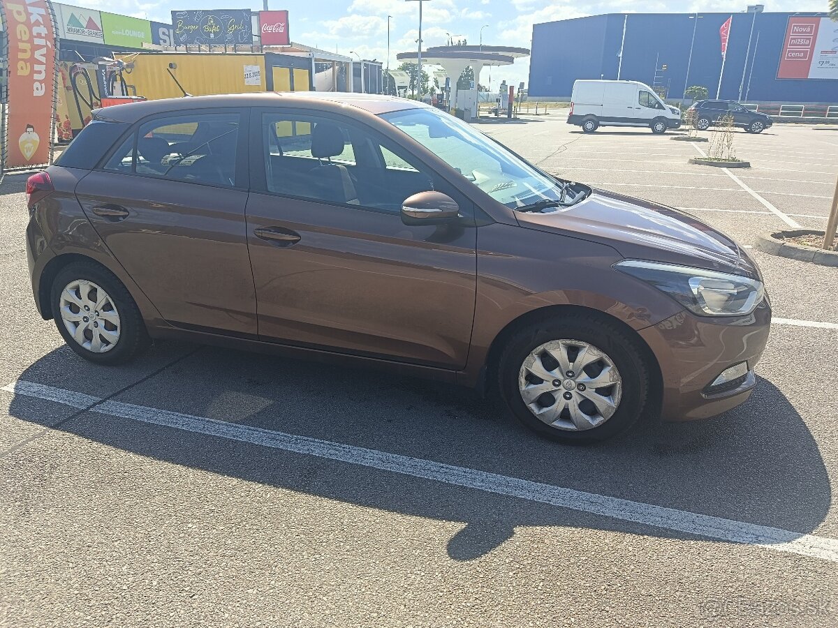 Predám auto – Hyundai i20 - 4