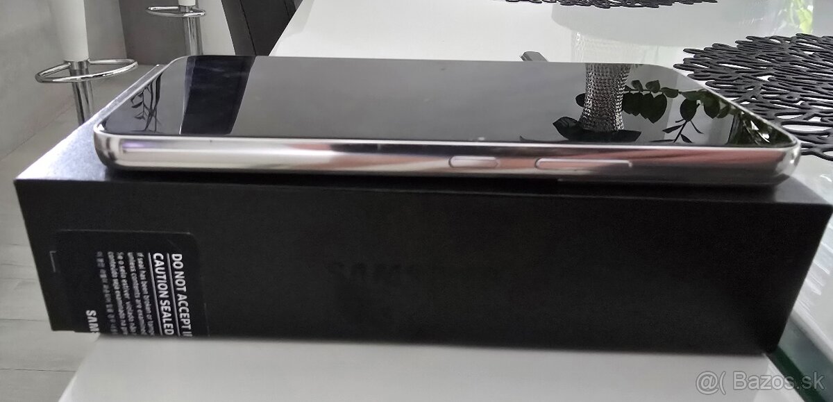 Samsung Galaxy S22 - 4
