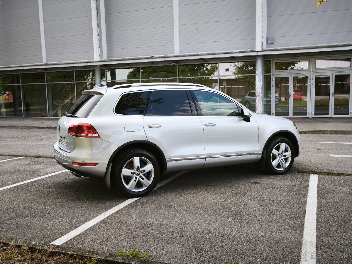 VW TOUAREG 3,0tdi 4x4-PANORAMA-TAZNE-KOŽA - 4