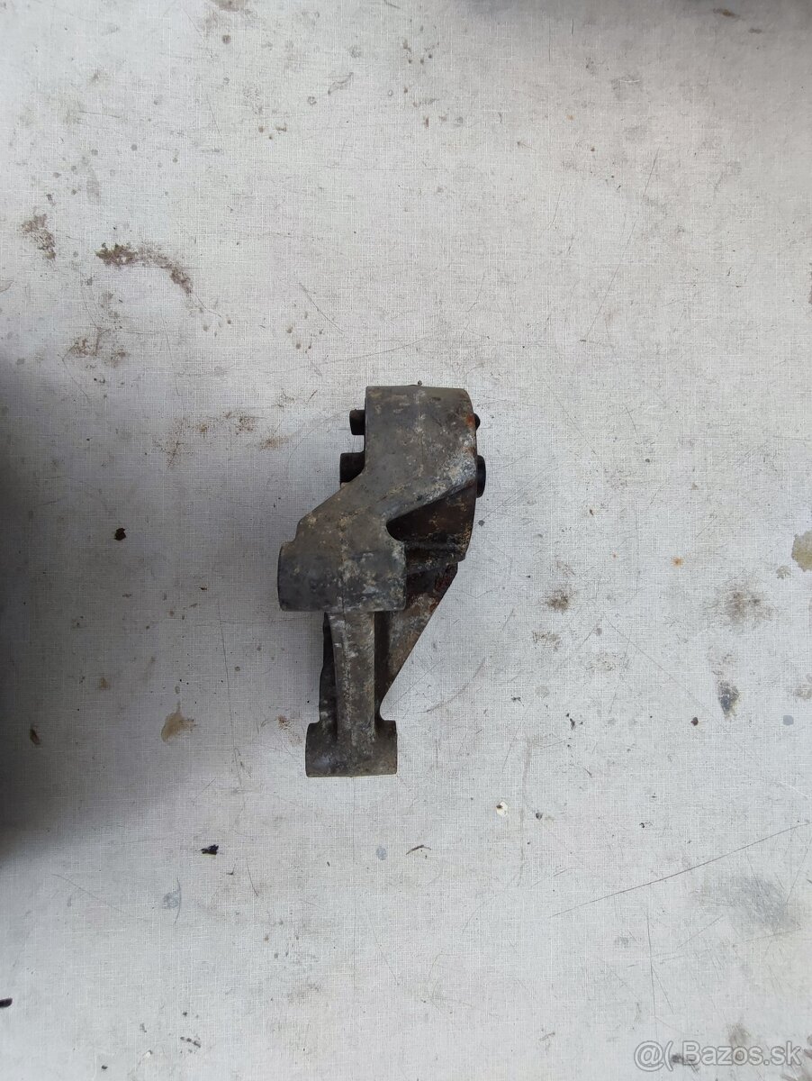 Opel Astra 1.7 CDTI - Držiak motora - 4