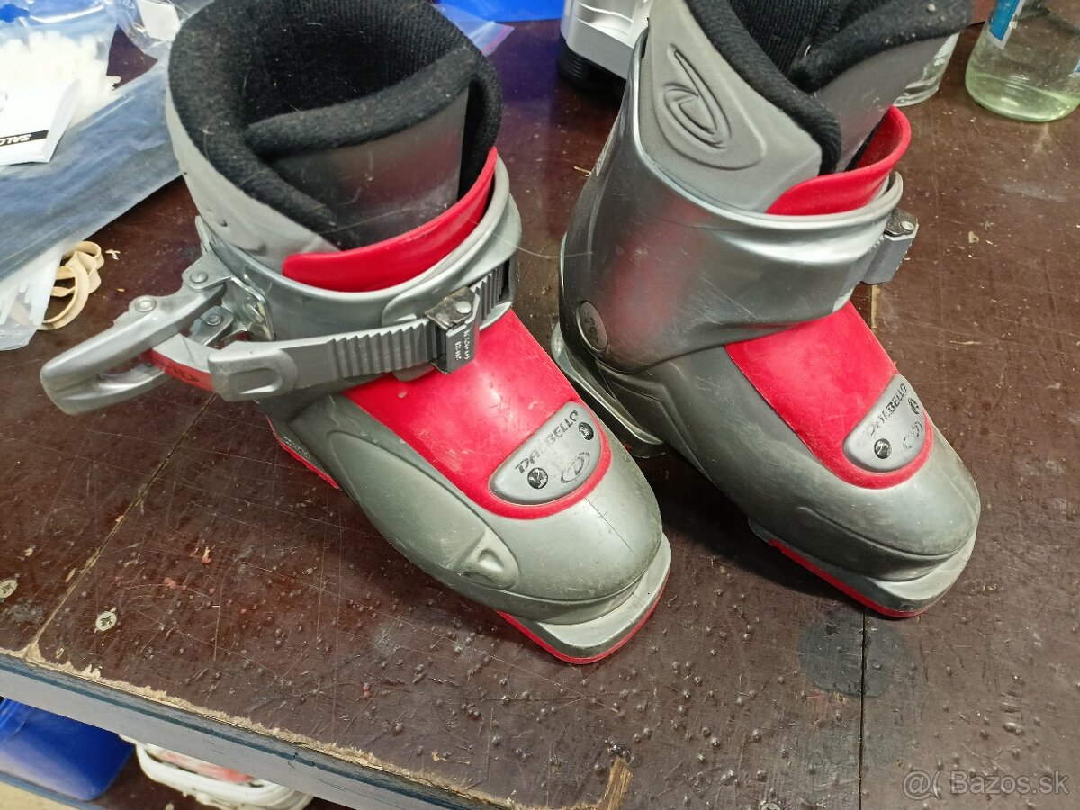 detské lyže s lyžiarkami a prilbou - 4