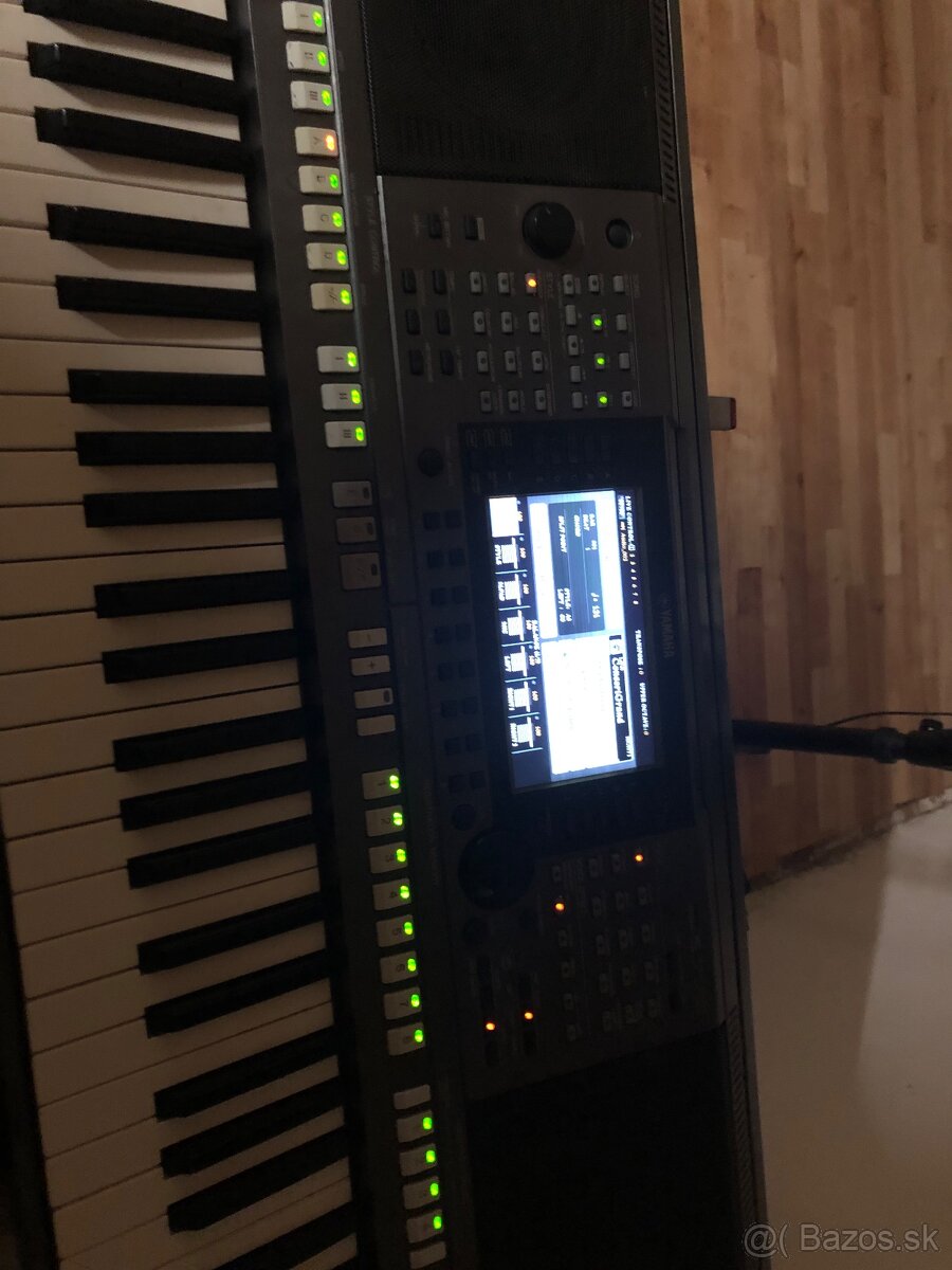 YAMAHA PSR S770 - 4