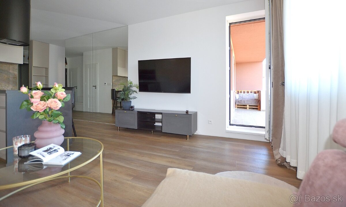 3 izbový byt v URSUSE s parkovacím státím, zariadený - 4