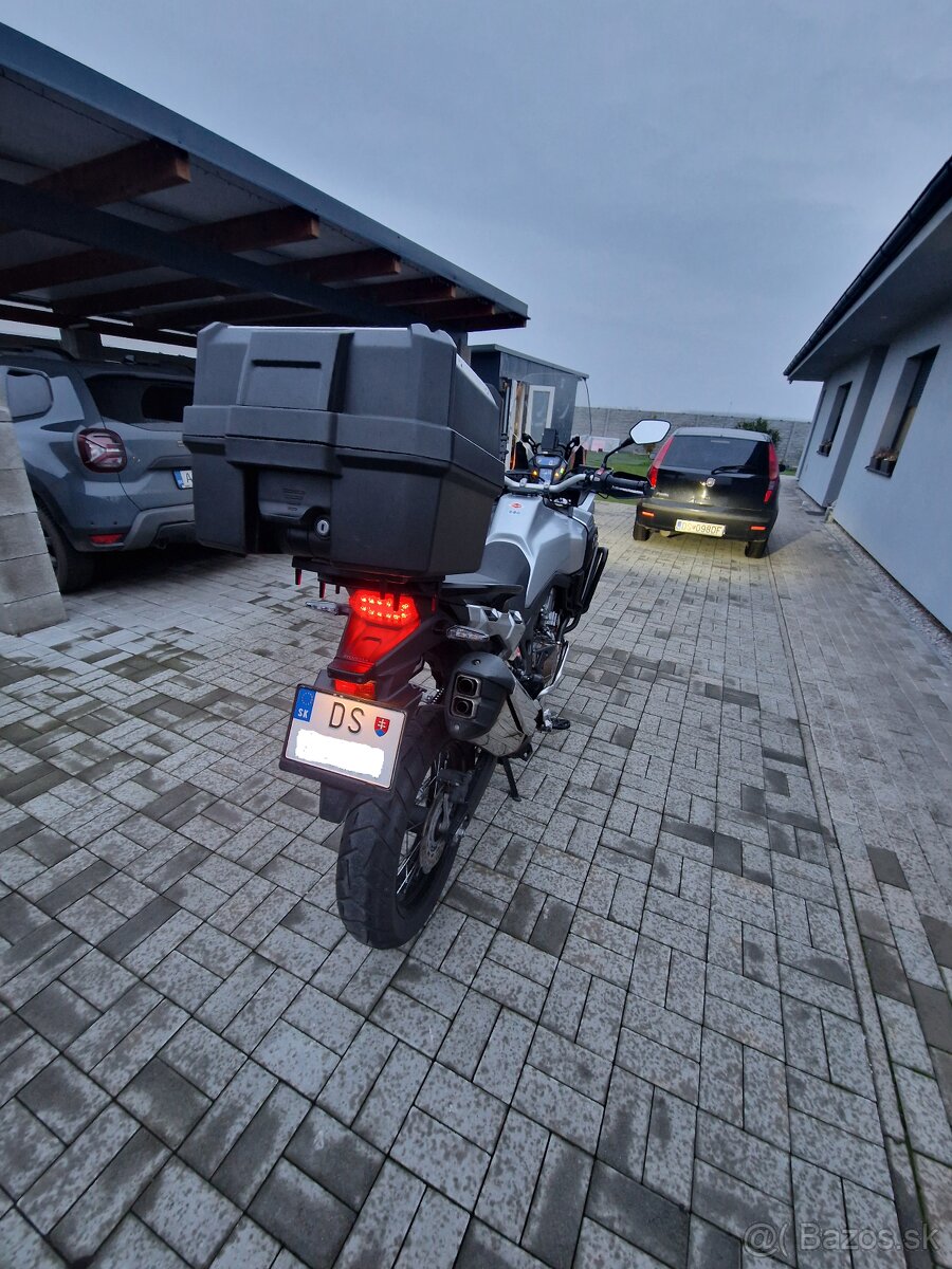 Honda Africa Twin CRF 1000L r,v. 2016, manuál, 2majiteľ - 4
