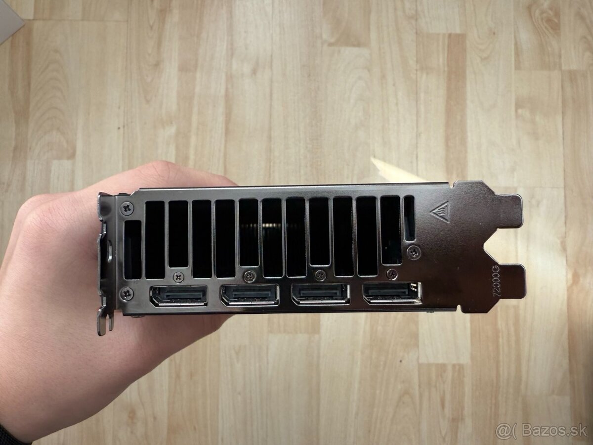 AMD Radeon PRO W7700 16 GB - 4