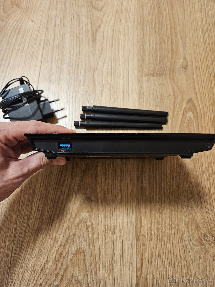 Router ASUS RT-N18U, 2.4 GHz, 600 Mb/s - 4