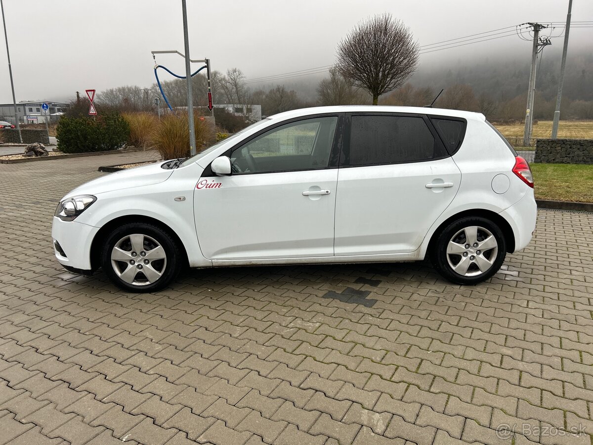 Kia Ceed 1.6 Crdi Nová STK/EK - 4