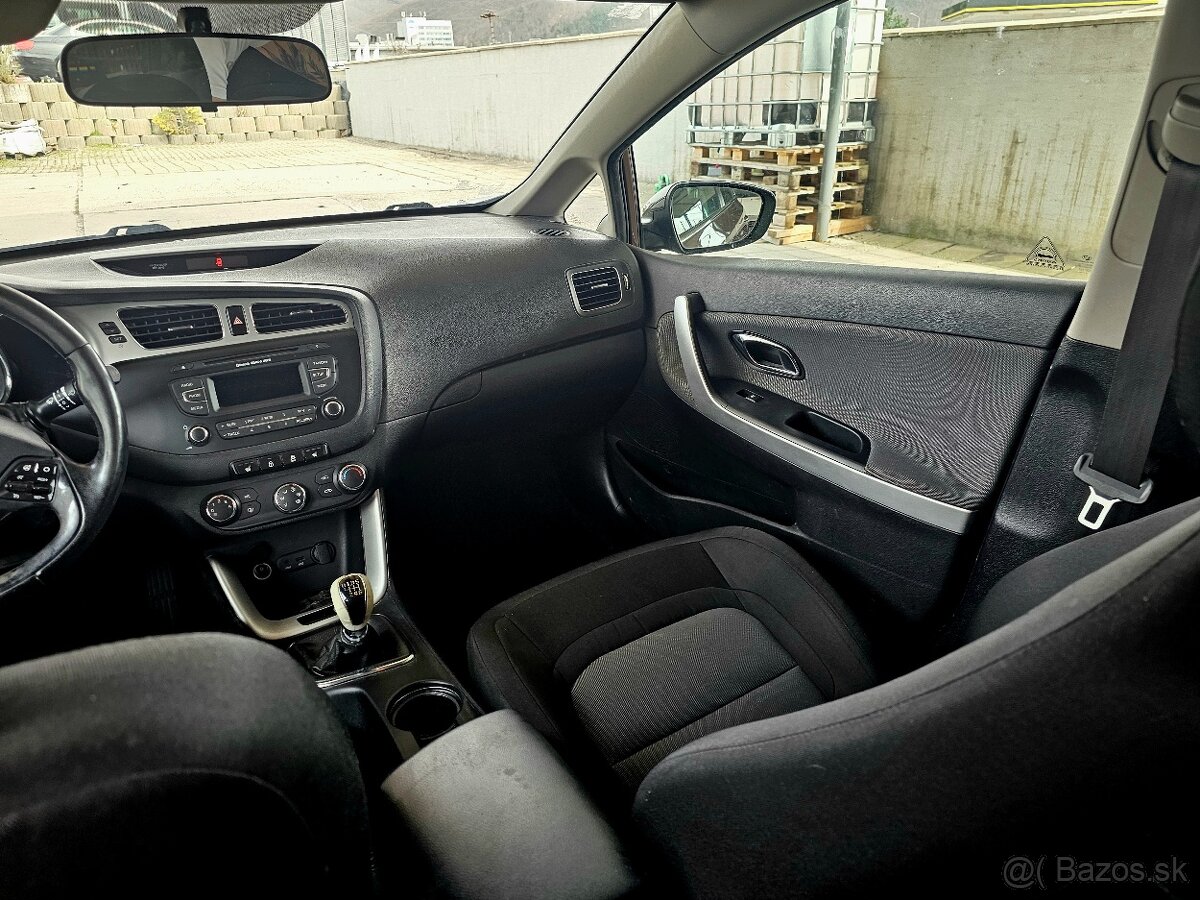 KIA CEED 1.6i COMBI●1.MAJITEL●2015●VYHRIEVANÉ SEDADLÁ ● - 4