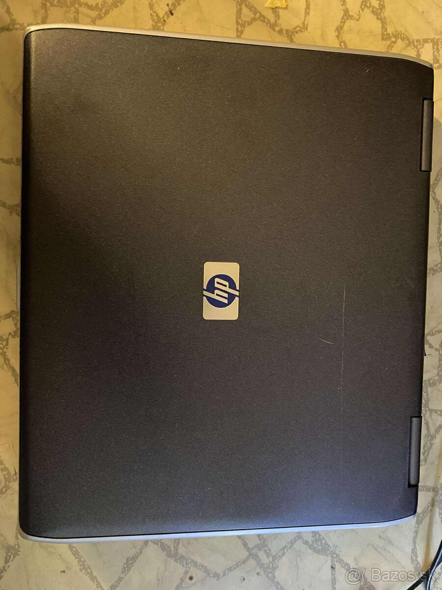 Predám starý notebook z win xp Intel cereon m 756 mb ram 40 - 4