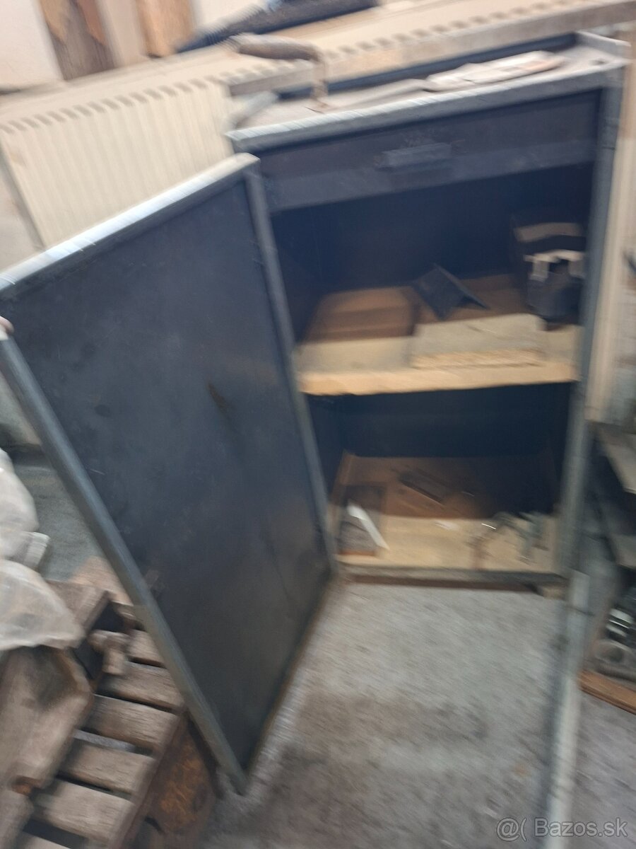 Plechová skrinka - 4