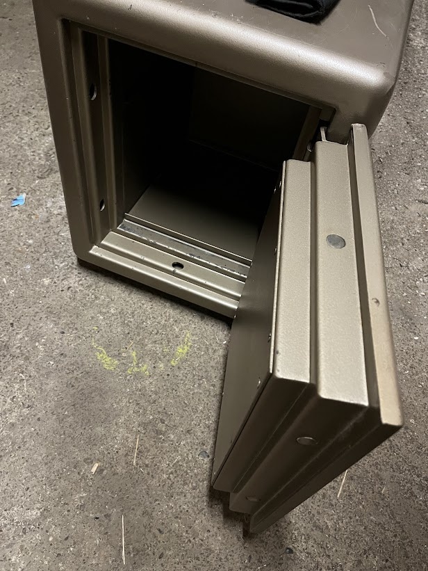 Predám trezor Safetronics - 4