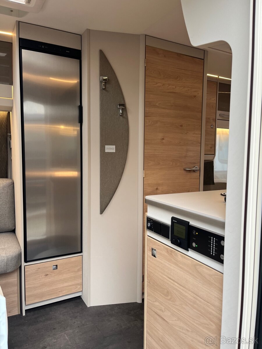 Predám karavan Dethleffs Nomad 460 EL jazdené - 4