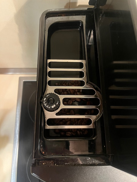 DELONGHI Magnifica - 4