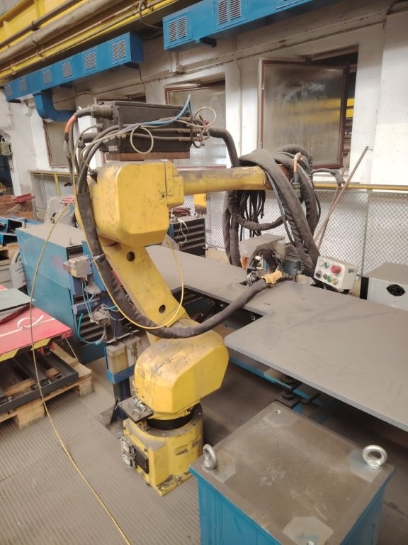 Průmyslový robot FANUC R - 4