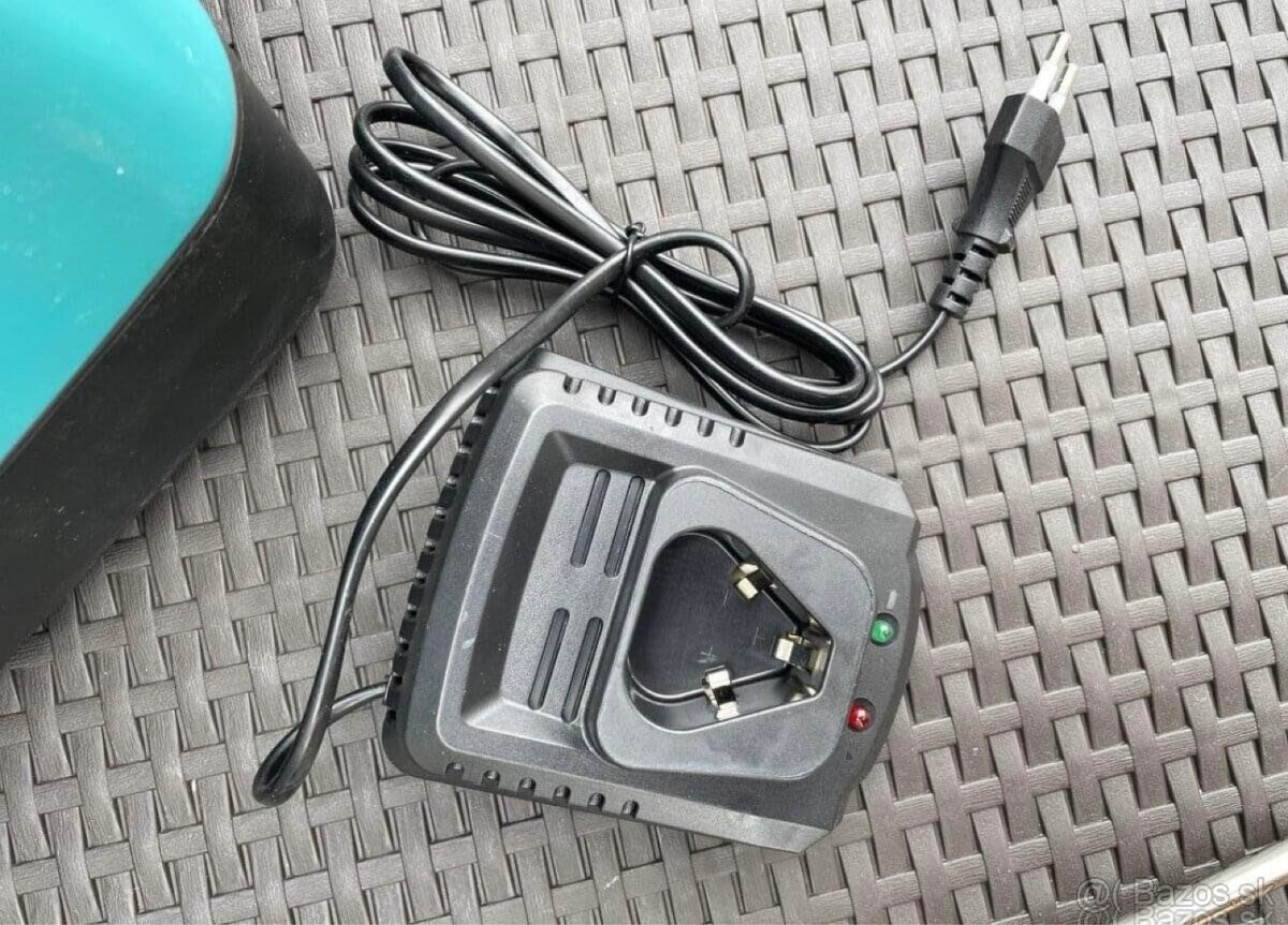 Predám akumulátorový chrbtový postrekovač Evika EJ80 – 8 l - 4