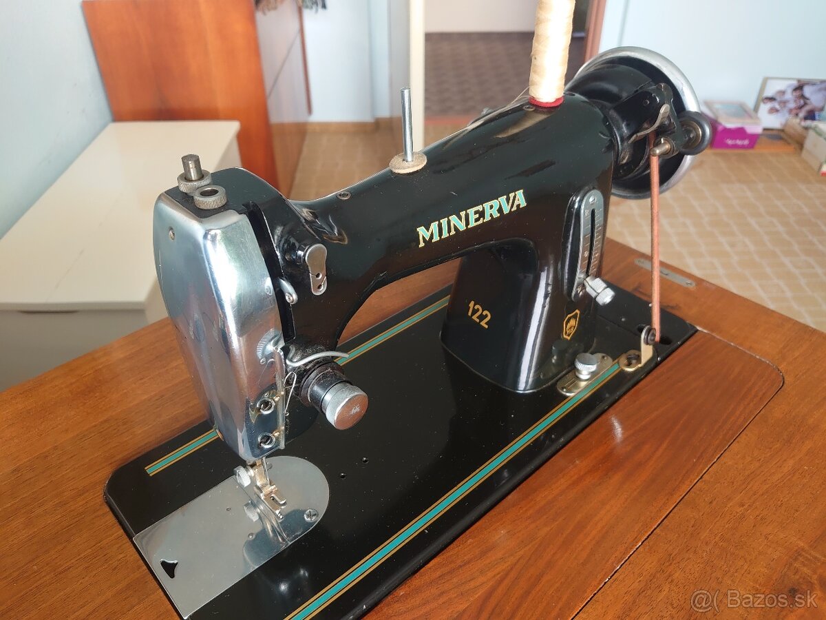 Starý šlapací šiaci stroj Minerva - 4
