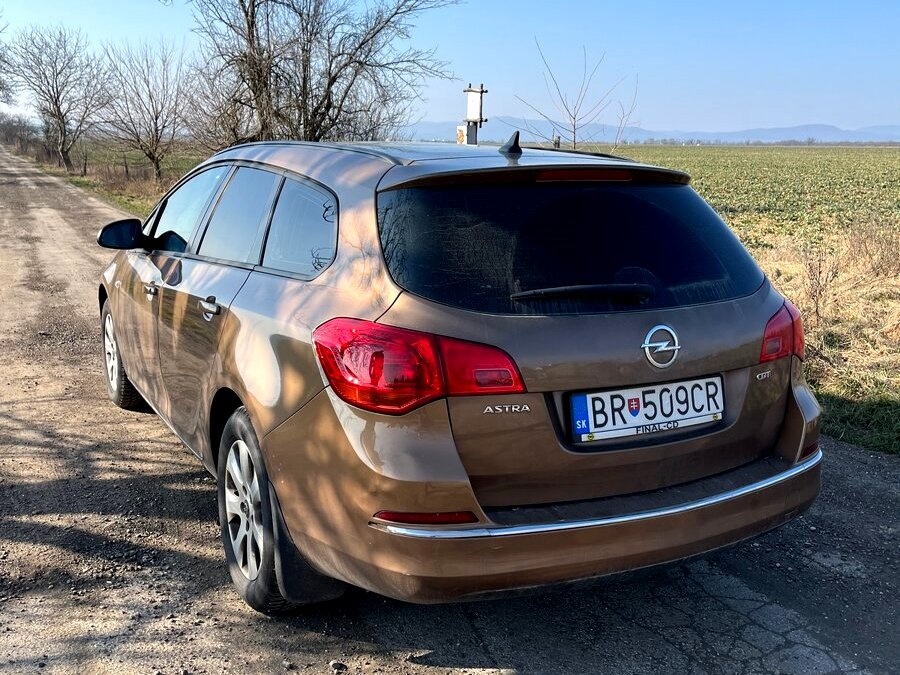 Opel Astra 1.6 kombi, r.v.2015 - 4