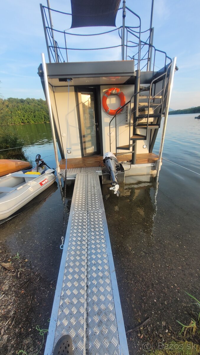 Hausbot houseboat 9,3x3m - 4