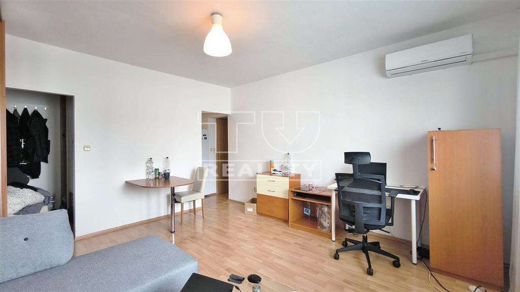 Praktický 2-izbový byt • loggia s výhľadom do... - 4