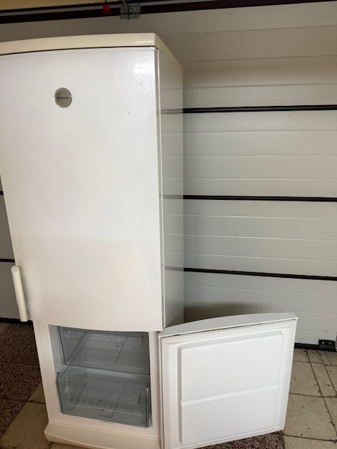 Chladnička s mrazničkou Electrolux 265L - 4