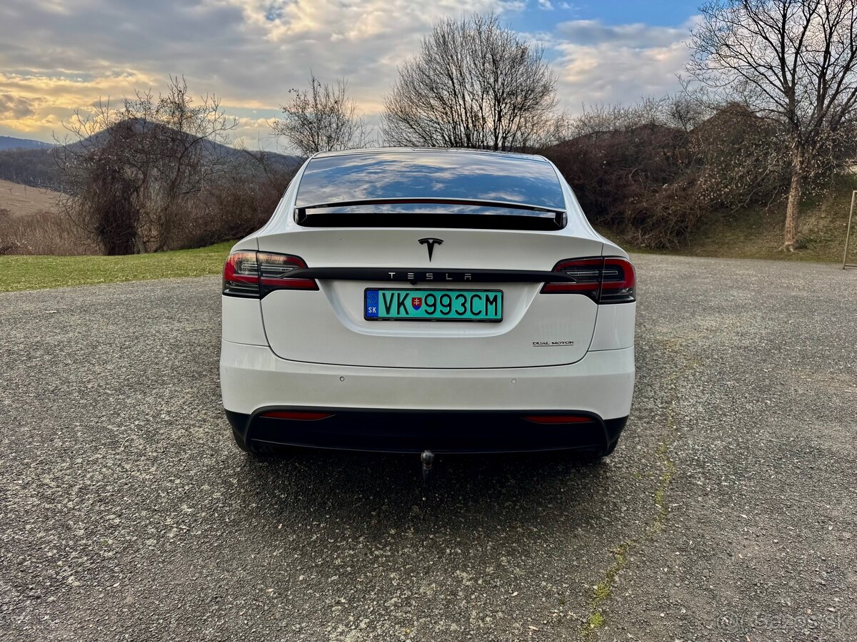 Tesla Model X - 4