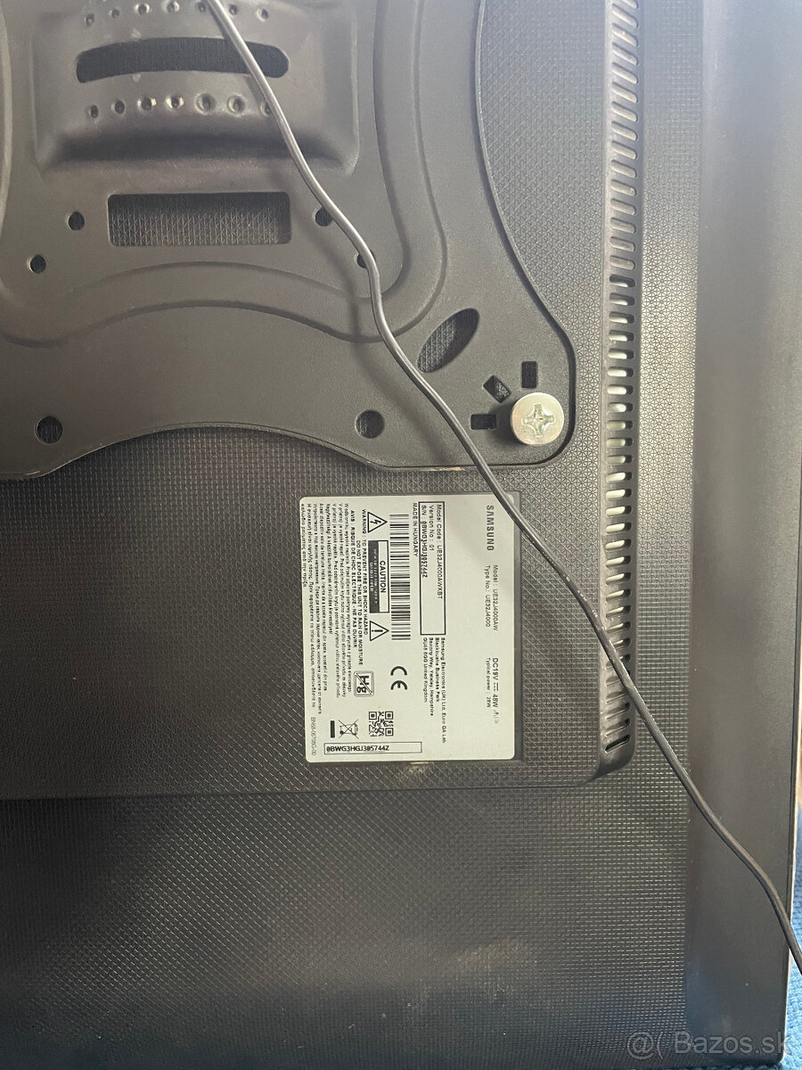 Samsung UE32J4000 - 4