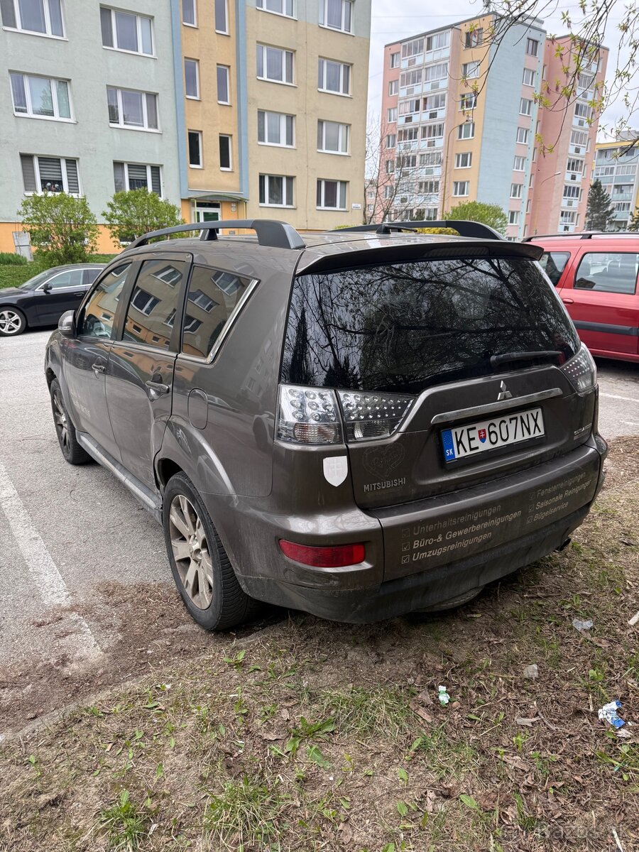 Mitsubishi Outlander - 4