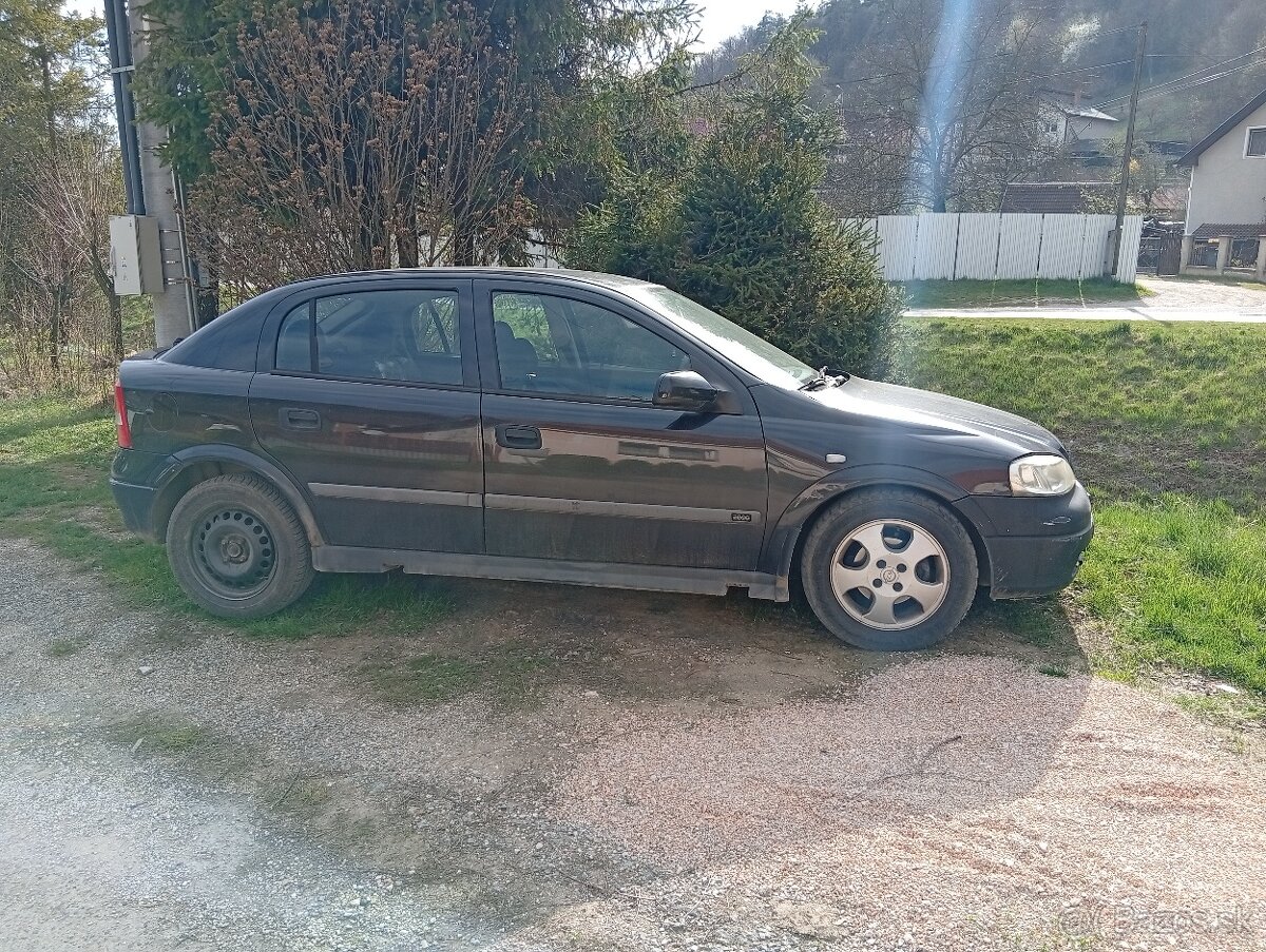 Predám Opel Astra 1.4 - 4