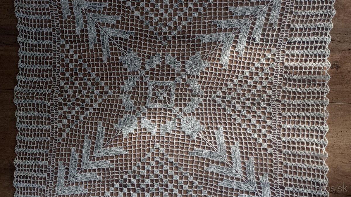 Háčkovaný obrus - 4