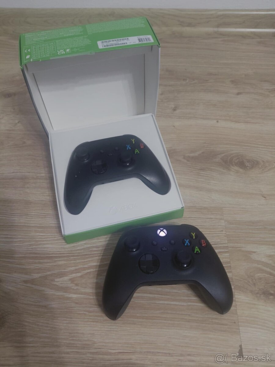 Xbox One X 1TB ( 2x Ovladač ) - 4
