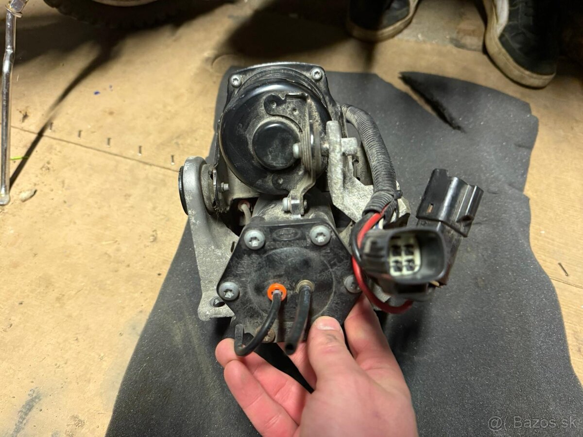 Predám vzduchový kompresor Range Rover