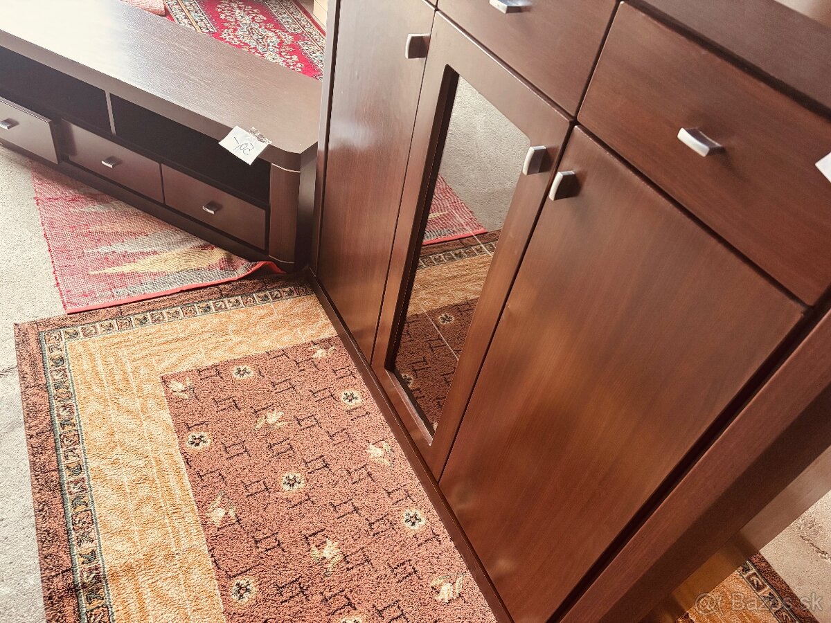 Vitrina sklenena. Komoda 150x35x140 - 4