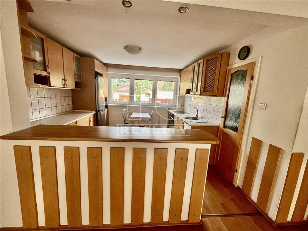 Na predaj veľký rodinný dom s tromi kúpeľňami pri Malom... - 4