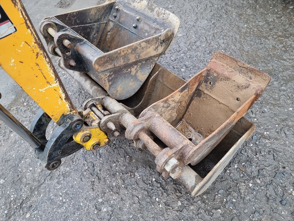 JCB 8018 2009 - 4350mth - 3 lžíce - Rezervace - 4