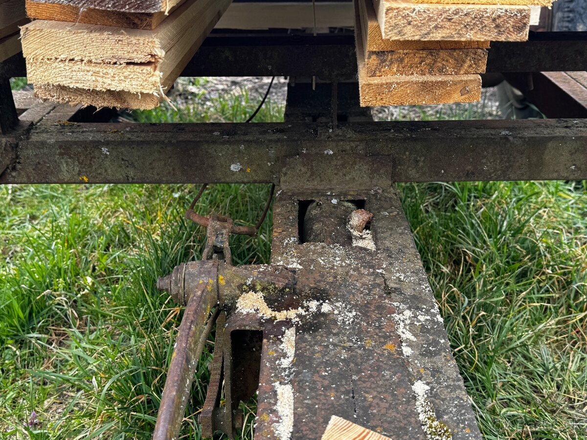 Vlečku na drevo staršiu - 4