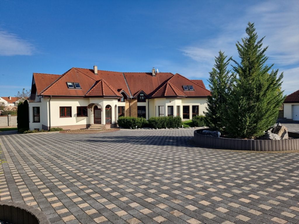 PRENÁJOM - EXKLUZÍVNA VILA - NITRA - 4