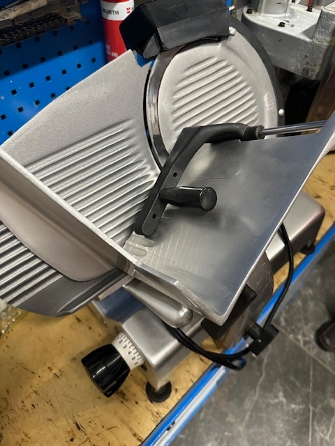 Krajací stroj zn. OMAS - 4