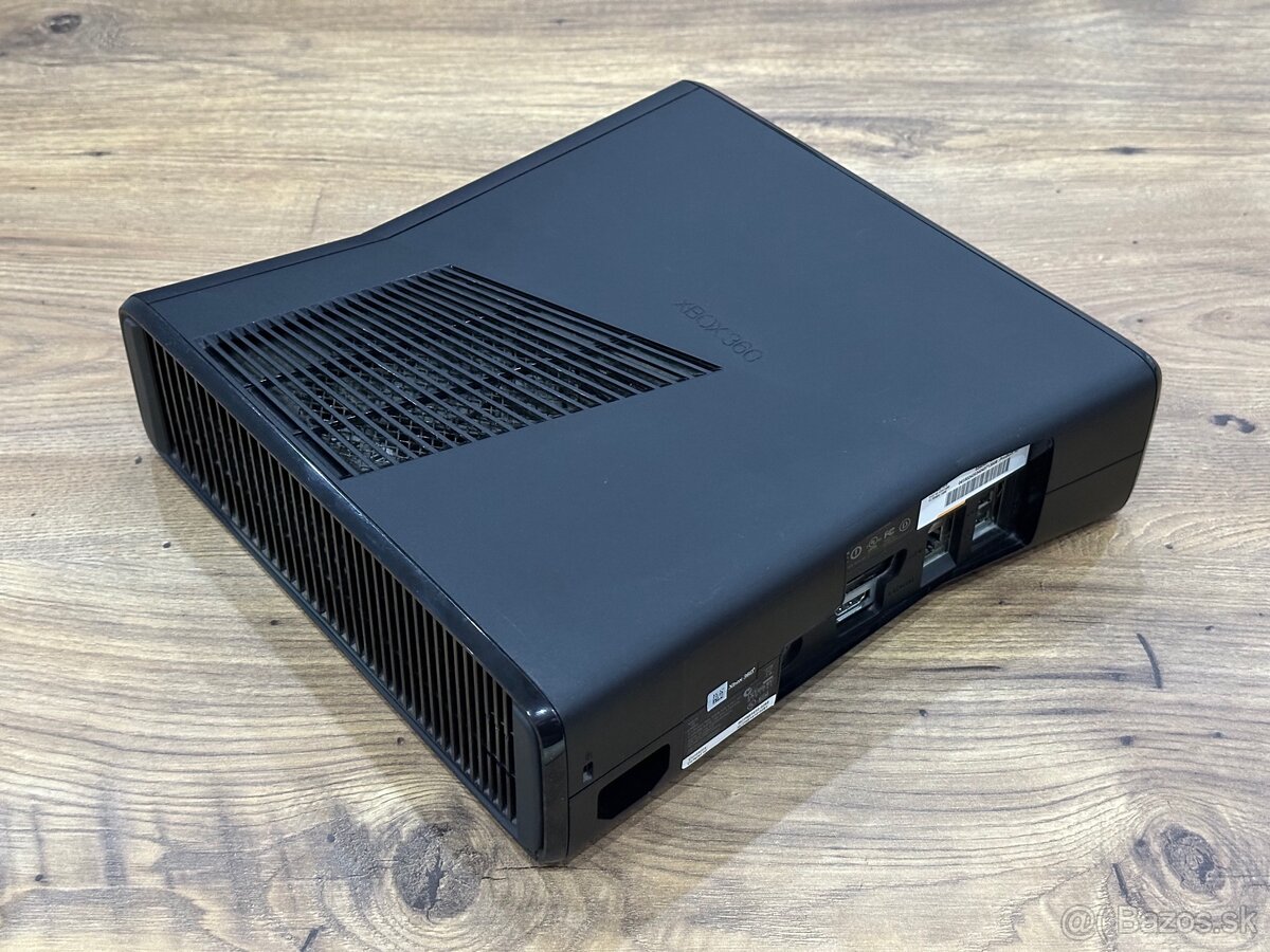 Samostatná herná konzola XBOX 360 Slim - 4