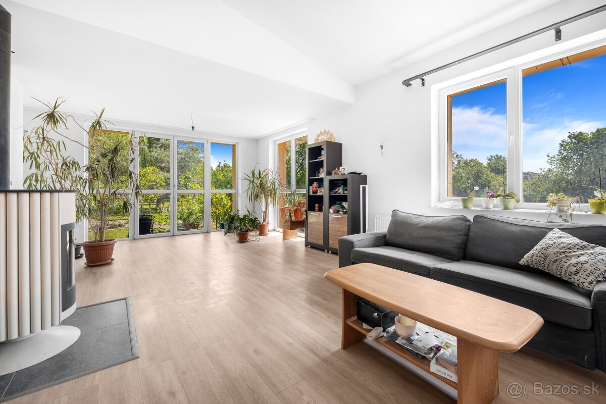 Na predaj 6 izbový RD v centre Dunajskej Lužnej - 4