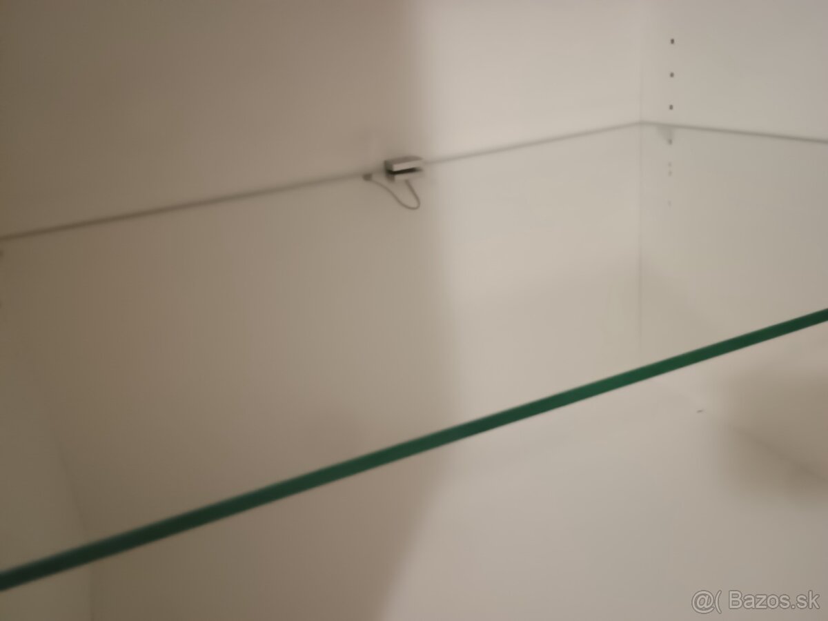 Presklená komoda - 4