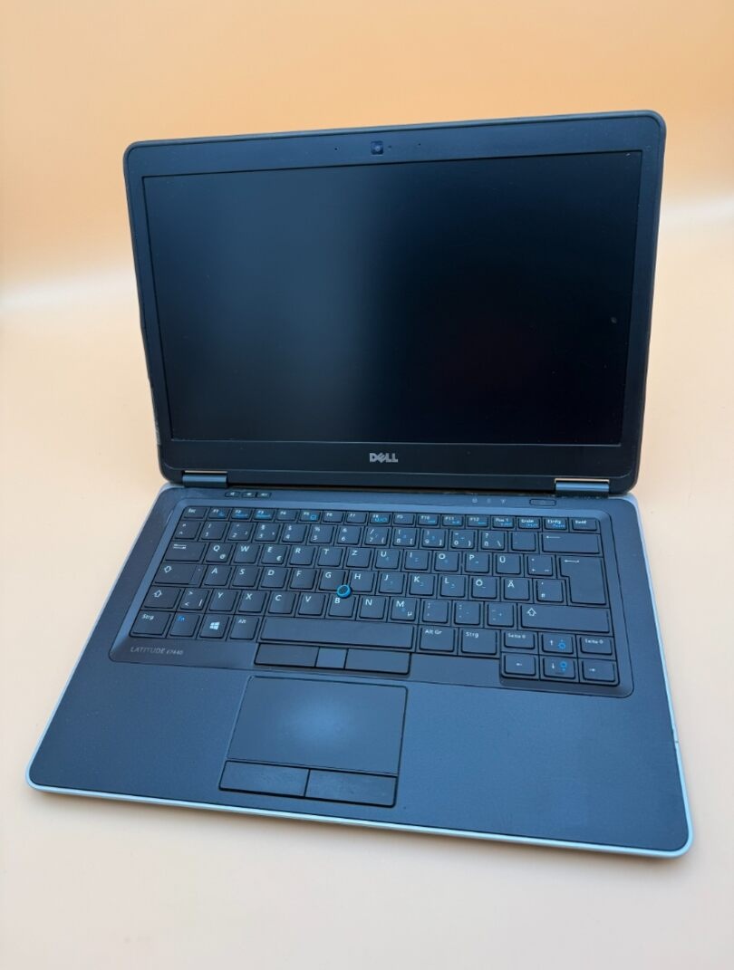 Dell Latitude E7440 / i5 / 8GB RAM / SSD / Win 11 Pro - 4