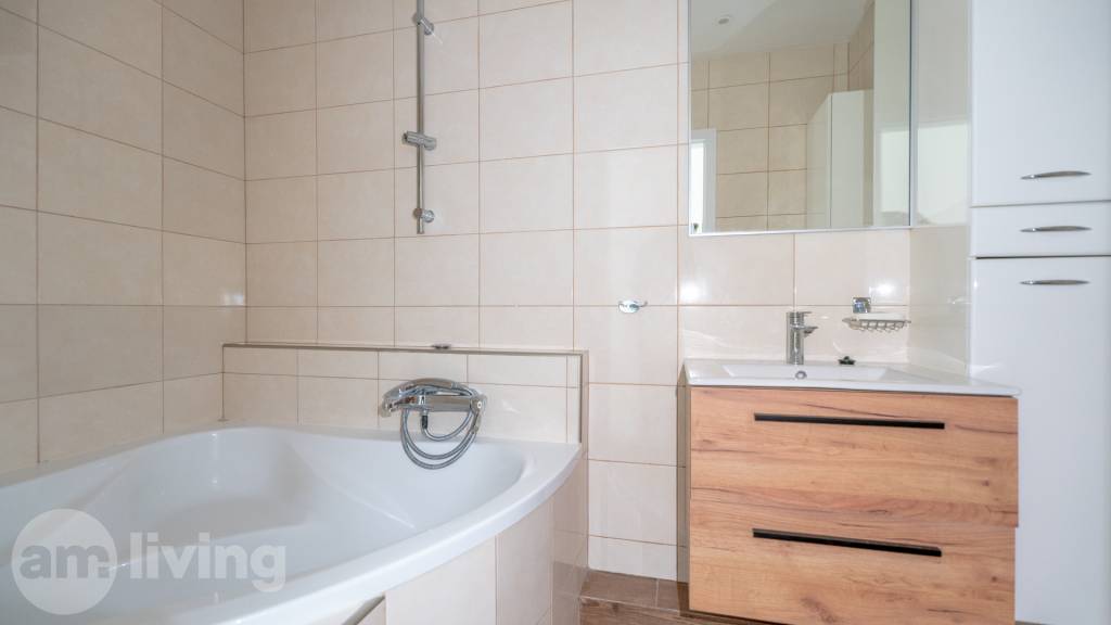 REZERVOVANÉ - 4i byt 80 m2 + loggia - Trenčín - 4