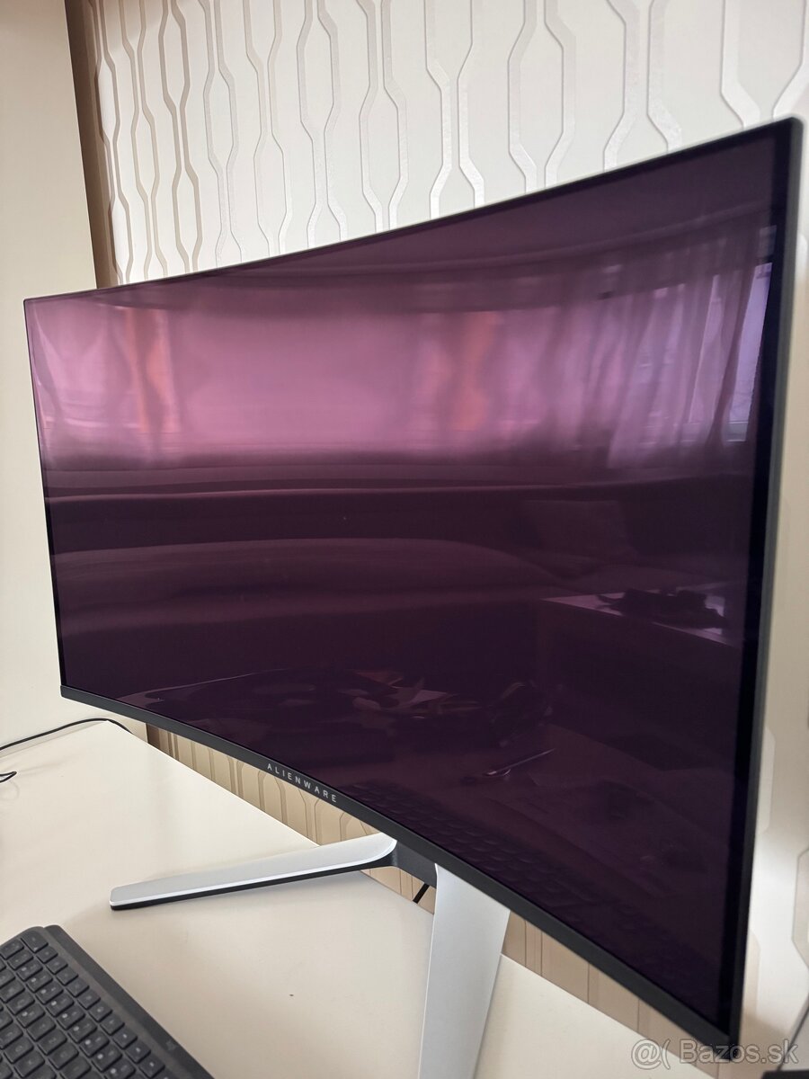 Dell Alienware 32 OLED 4K zakriveny - 4