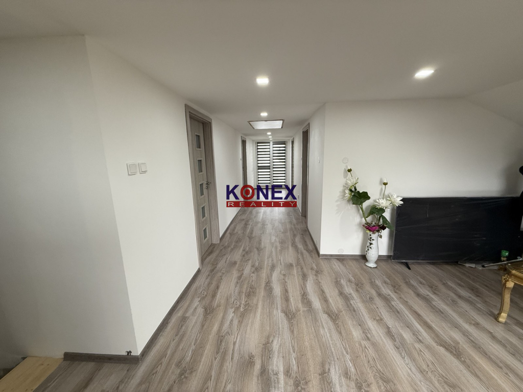 NA PREDAJ – Priestranný poschodový rodinný dom HRAŇ - 4