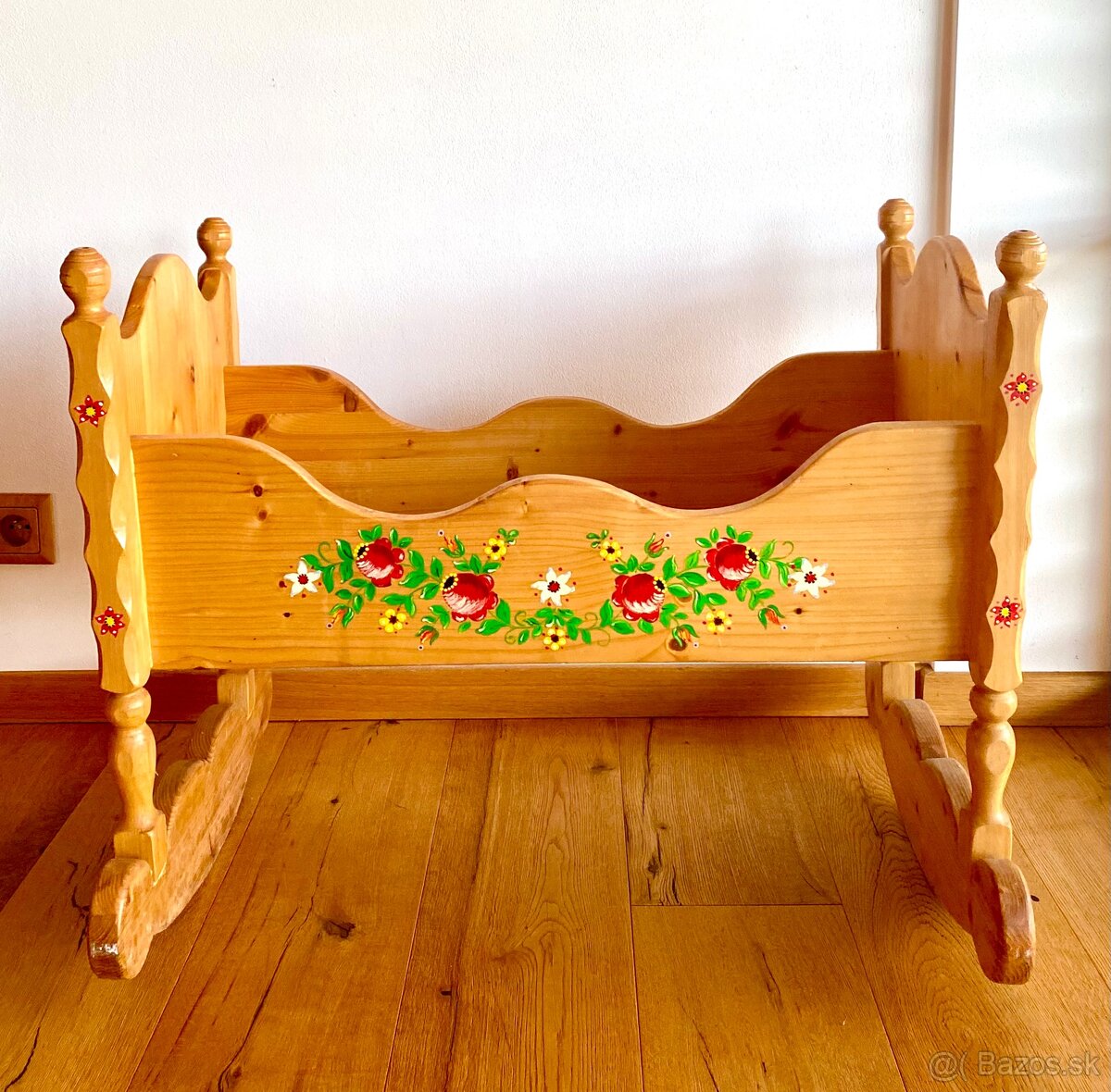 Stará dřevěná malovaná kolébka - 4