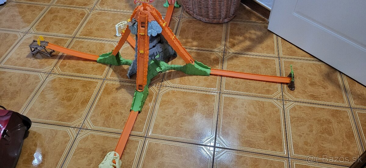 Dráha Hot Wheels sopka - 4