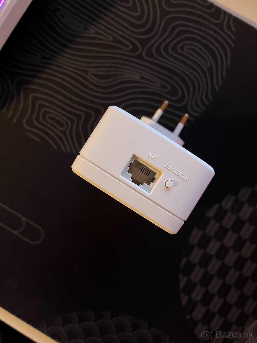 Mercusys ME10 WiFi extender - 4