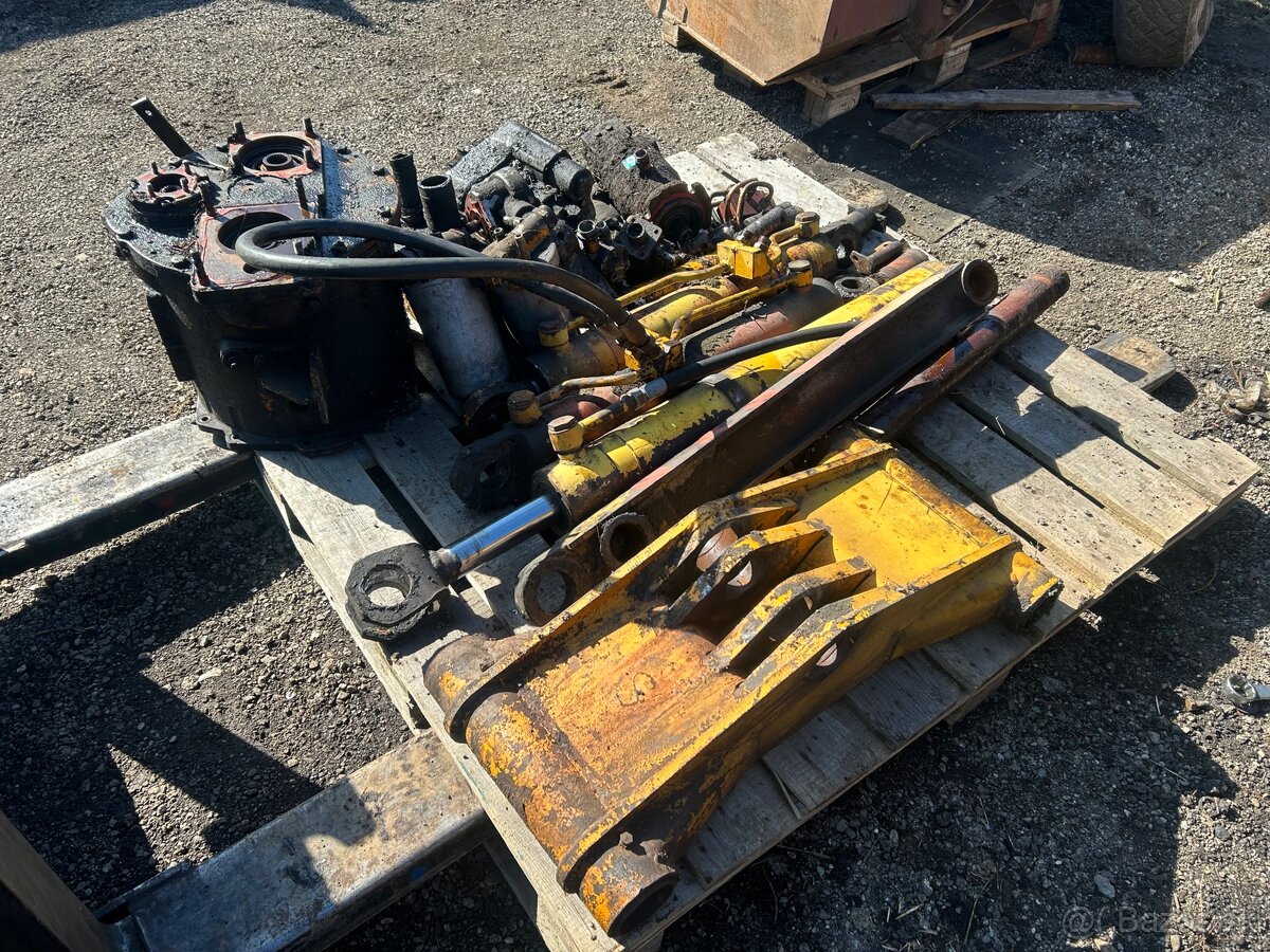 Predám diely na nakladač hon un 053 - 4